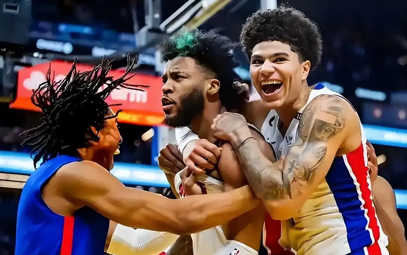 再见塔图姆, https, 活塞则得到