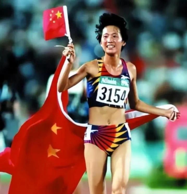 她也曾偷偷 她也曾偷偷